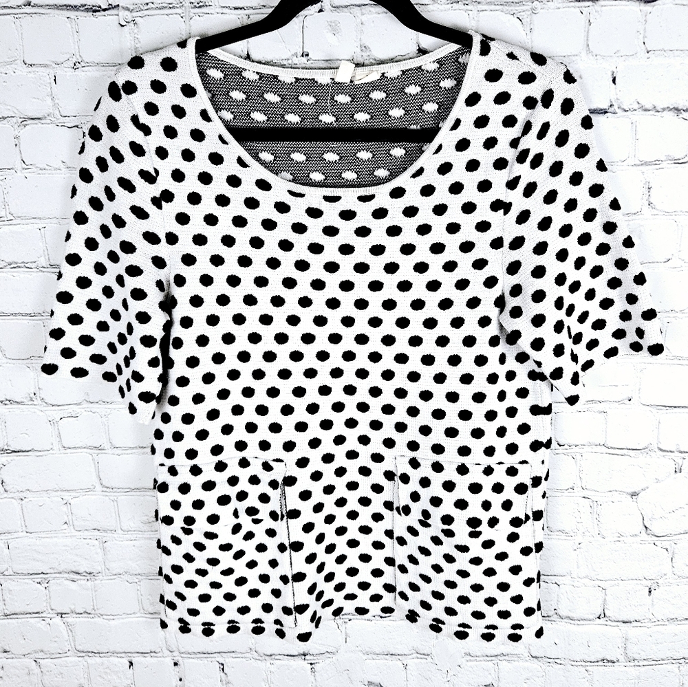MOTH ANTHRO | Dottie polkadot short sleeve patch pocket scoop neck top